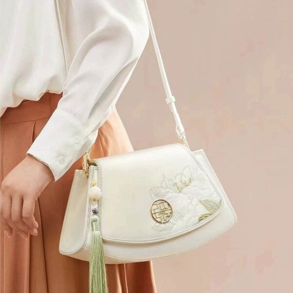 Embroidery_Leather_Vintage_White_Lotus_Handbag_with_Pendant_-_SinoCultural-2476544.jpg